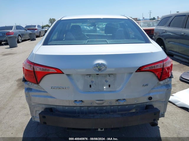 Toyota COROLLA LE 2018 5YFBURHE6JP837697 Image 17
