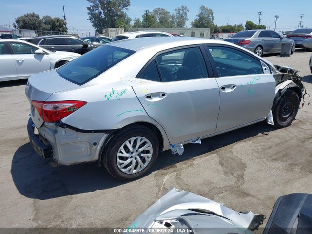 Toyota COROLLA LE 2018 5YFBURHE6JP837697 Image 4