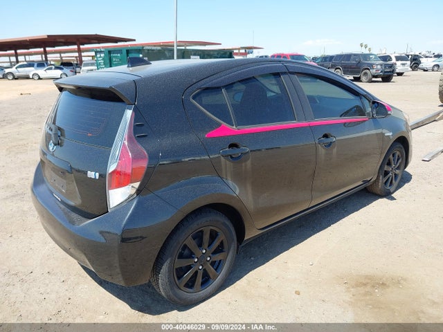 Toyota Prius C Persona Series 2016 JTDKDTB31G1115670 Image 2