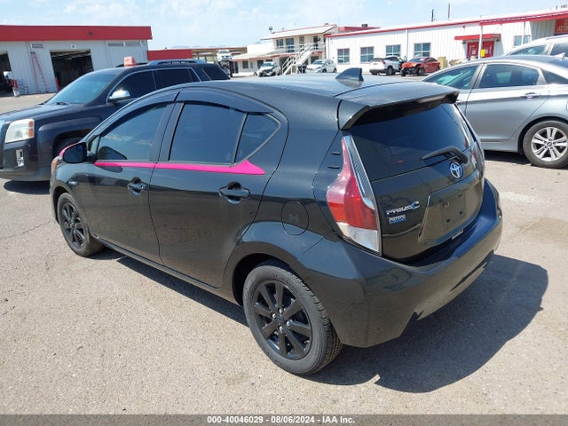 Toyota Prius C Persona Series 2016 JTDKDTB31G1115670 Image 3