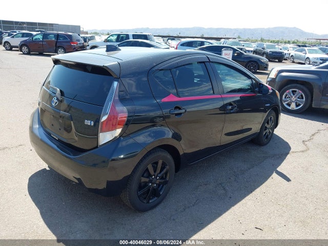 Toyota Prius C Persona Series 2016 JTDKDTB31G1115670 Image 4