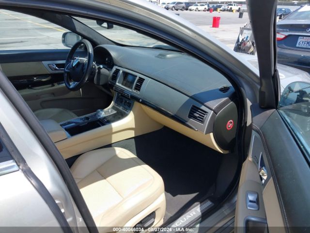 2014 JAGUAR XF SAJWA0EX4E8U17743 Photo 4