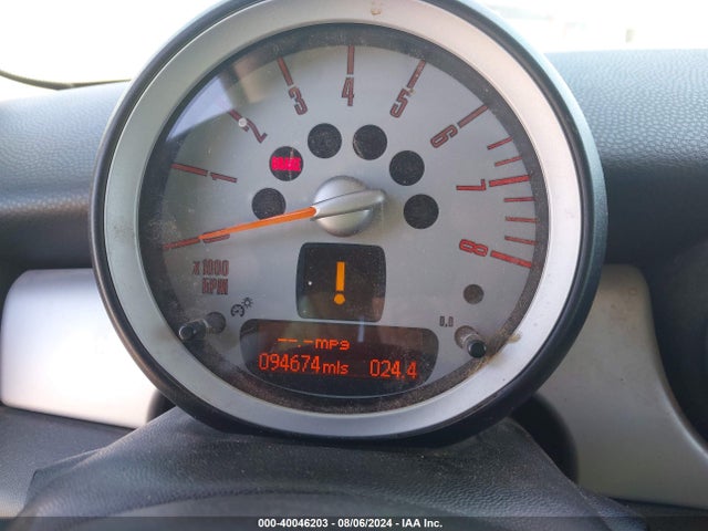 2010 MINI COOPER CLUBMAN WMWML3C59ATX51970 Photo 6