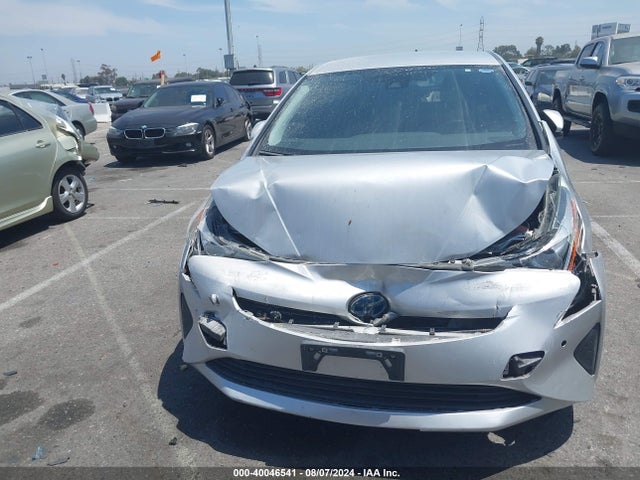 Toyota Prius Three 2018 JTDKARFU6J3056433 Image 12
