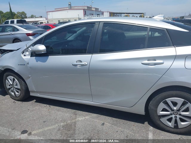 Toyota Prius Three 2018 JTDKARFU6J3056433 Image 14