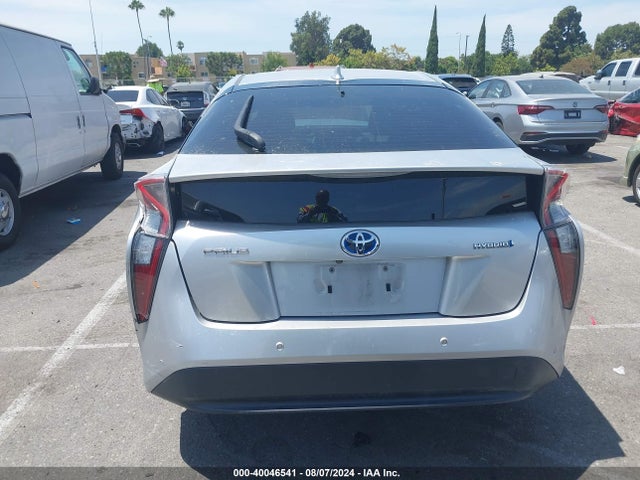 Toyota Prius Three 2018 JTDKARFU6J3056433 Image 16