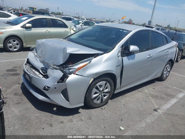 Toyota Prius Three 2018 JTDKARFU6J3056433 Image 2