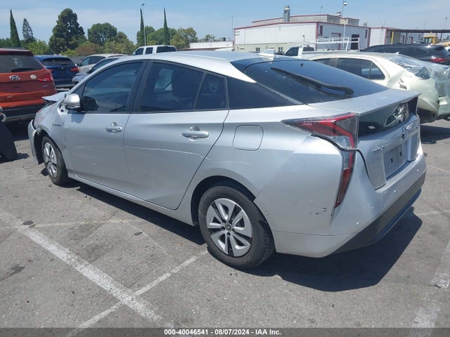 Toyota Prius Three 2018 JTDKARFU6J3056433 Image 3