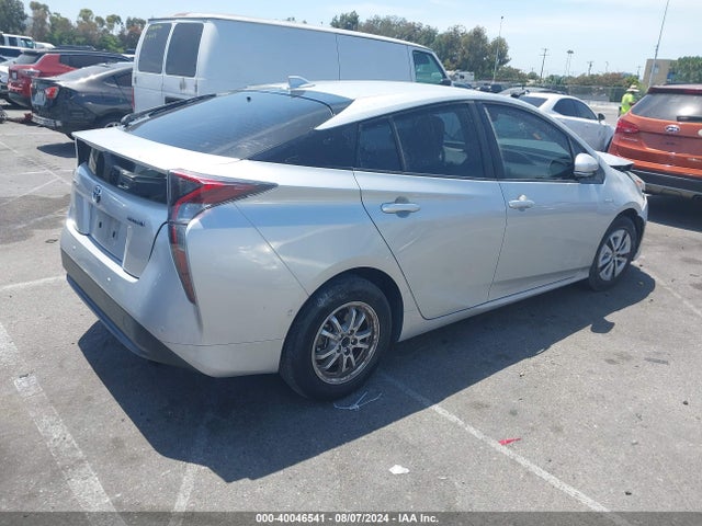Toyota Prius Three 2018 JTDKARFU6J3056433 Image 4