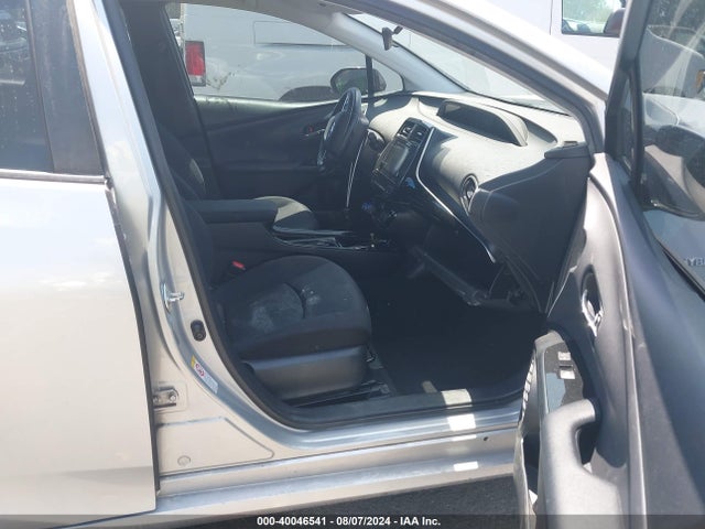 Toyota Prius Three 2018 JTDKARFU6J3056433 Image 5