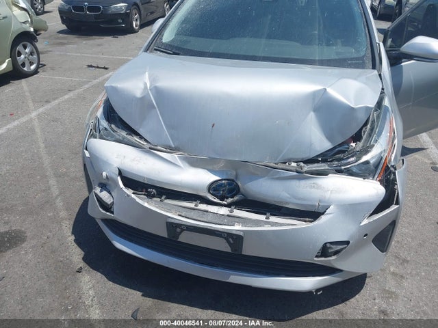 Toyota Prius Three 2018 JTDKARFU6J3056433 Image 6