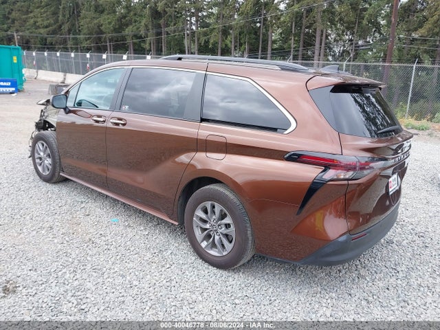 Toyota SIENNA XLE 2023 5TDYRKEC1PS148513 Image 3