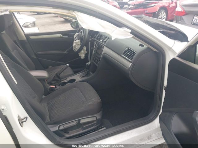 1VWAT7A36GC052218 Volkswagen Passat 1.8t S