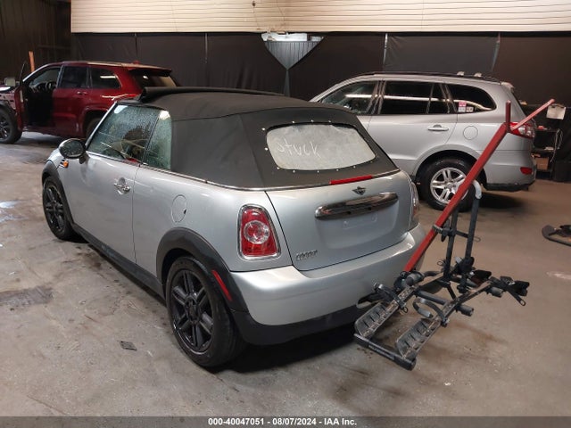 2011 MINI COOPER WMWZN3C59BT133310 Photo 2