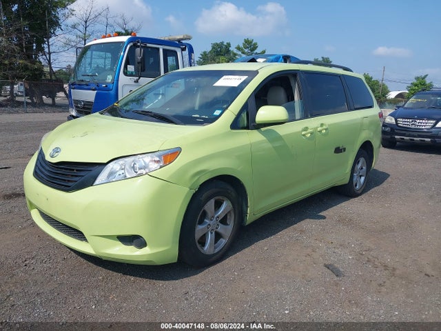 Toyota Sienna Le V6 8 Passenger 2014 5TDKK3DC2ES421201 Image 2