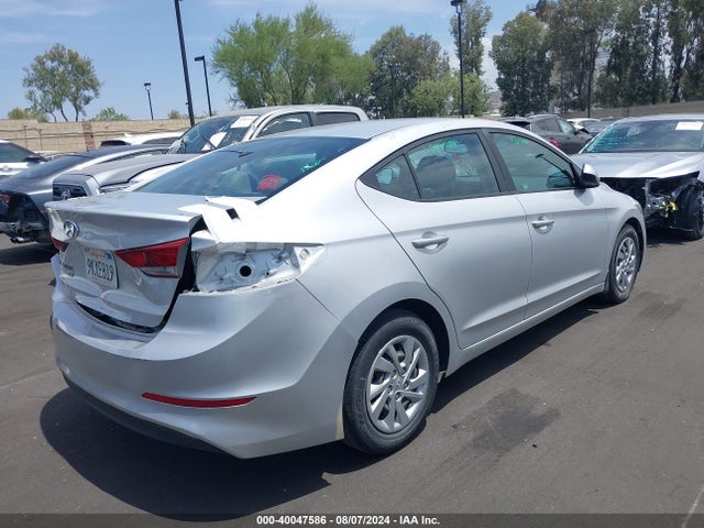 Hyundai ELANTRA SE 2018 KMHD74LFXJU646110 Image 4