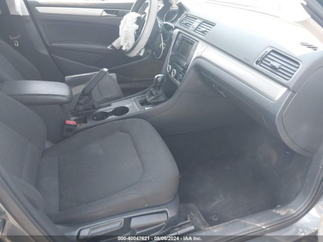 1VWAT7A36HC021696 Volkswagen Passat 1.8t S