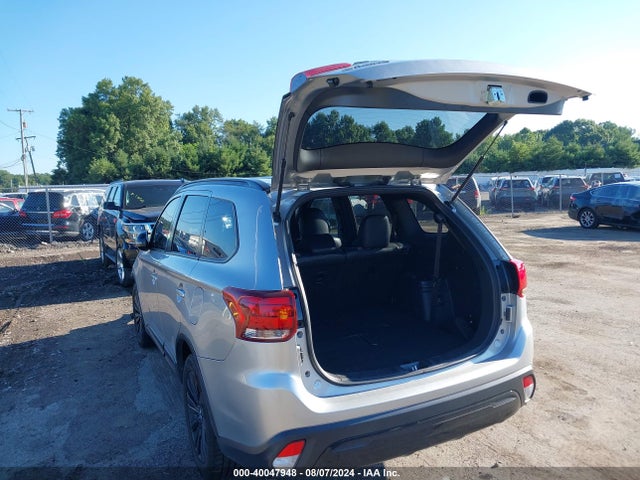 2020 MITSUBISHI OUTLANDER JA4AD3A31LJ000746 Photo 2