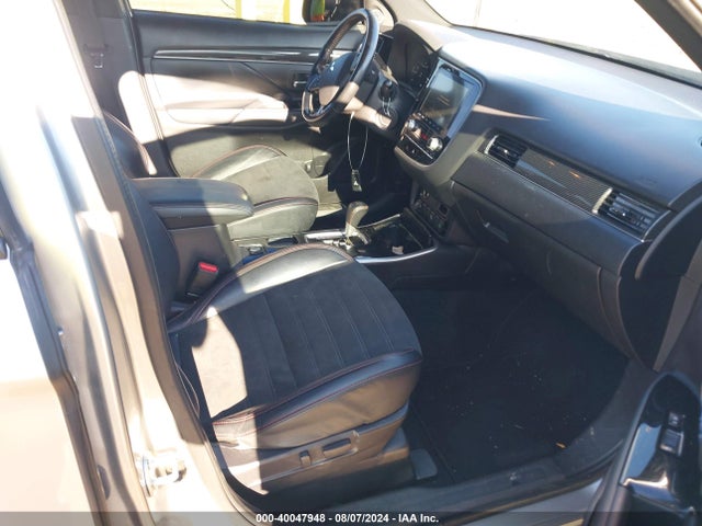 2020 MITSUBISHI OUTLANDER JA4AD3A31LJ000746 Photo 4