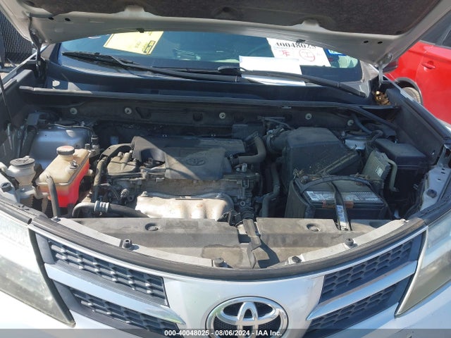 Toyota RAV4 LE 2015 JTMZFREV8FJ059833 Image 10