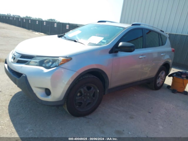 Toyota RAV4 LE 2015 JTMZFREV8FJ059833 Image 2