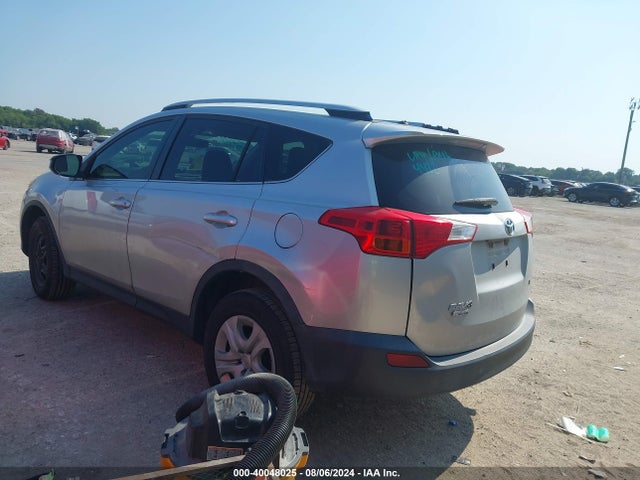 Toyota RAV4 LE 2015 JTMZFREV8FJ059833 Image 3