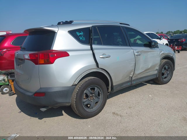 Toyota RAV4 LE 2015 JTMZFREV8FJ059833 Image 4