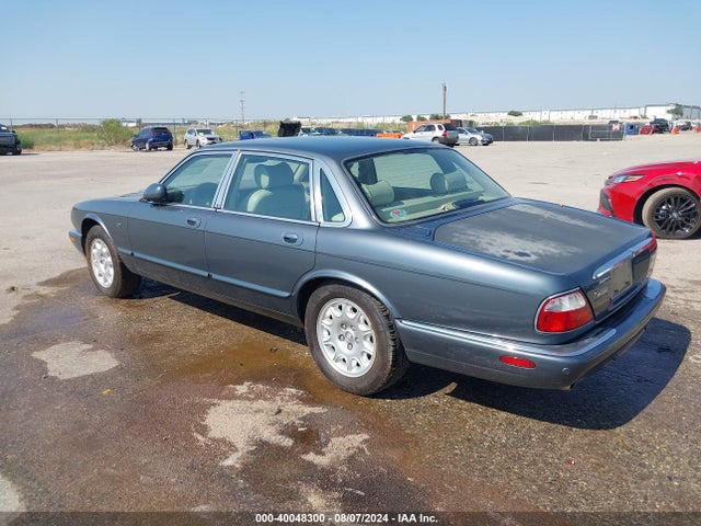 2001 JAGUAR XJ8 SAJDA14C71LF32794 Photo 2