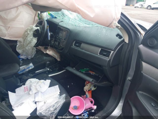 JA4AD2A32HZ023178 Mitsubishi Outlander Es