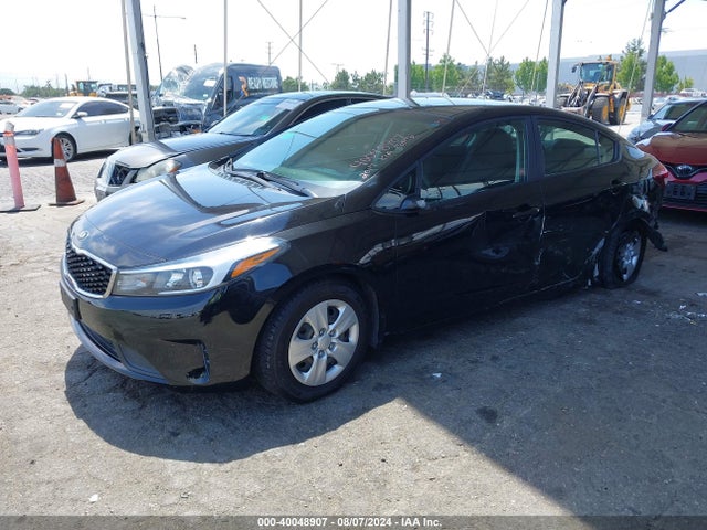 KIA FORTE LX 2017 3KPFK4A74HE045808 Image 2
