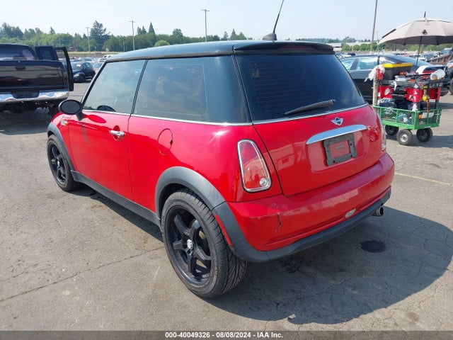 2005 MINI COOPER WMWRC33445TC57974 Photo 2