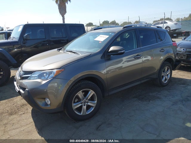Toyota Rav4 Xle 2015 JTMWFREVXFD044963 Image 2