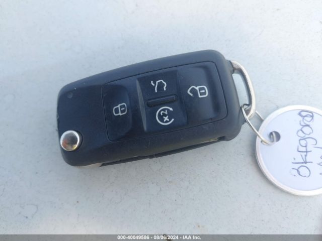 1VWBA7A32JC005513 Volkswagen Passat 2.0t Se