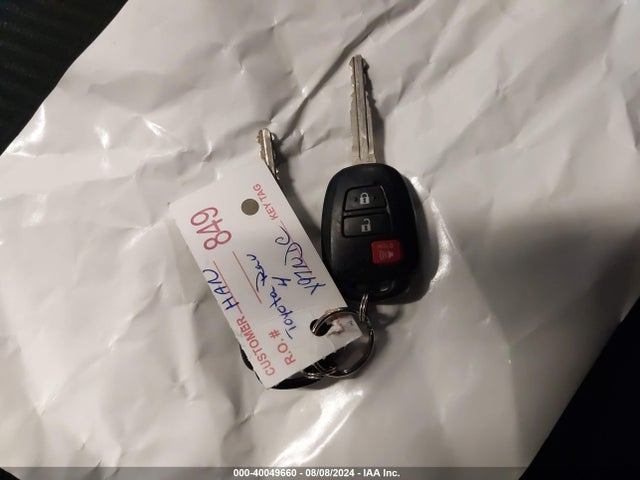 Toyota RAV4 LE 2018 JTMBFREV2JJ180299 Image 11
