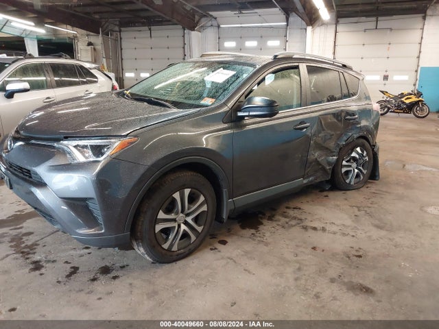 Toyota RAV4 LE 2018 JTMBFREV2JJ180299 Image 2