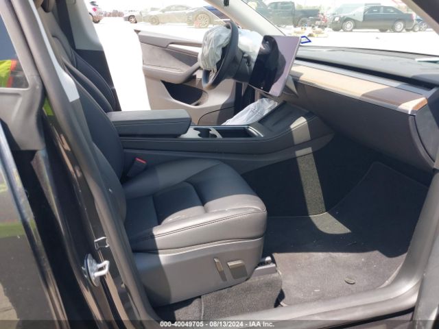 7SAYGDED1RF052031 Tesla Model Y