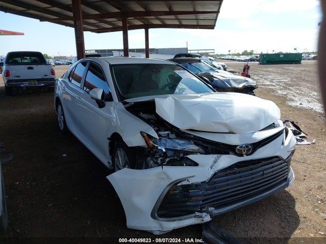 Toyota CAMRY LE 2022 4T1C11AK1NU688828 головне зображення
