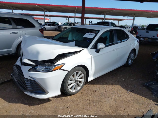 Toyota CAMRY LE 2022 4T1C11AK1NU688828 Image 2