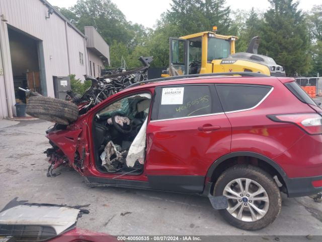 1FMCU9GD0JUA77214 Ford ESCAPE SE