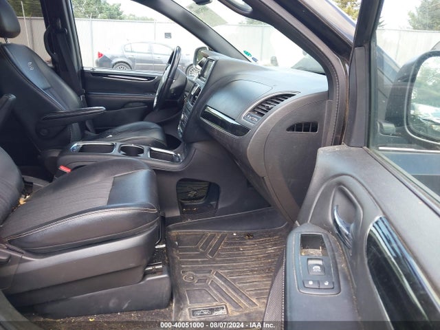 2C4RC1HG9ER132418 Chrysler Town & Country S