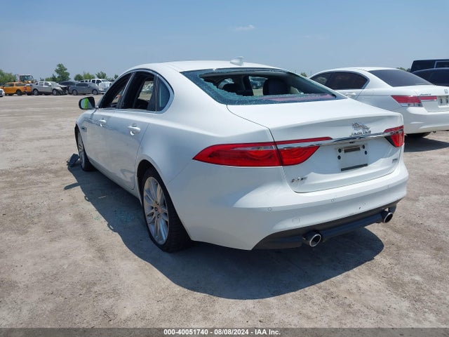 2016 JAGUAR XF SAJBE4BV4GCY16195 Photo 2