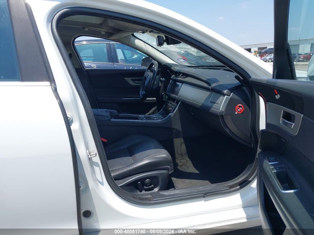 2016 JAGUAR XF SAJBE4BV4GCY16195 Photo 4