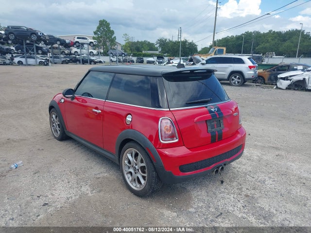 2010 MINI COOPER S WMWMF7C57ATX44661 Photo 2