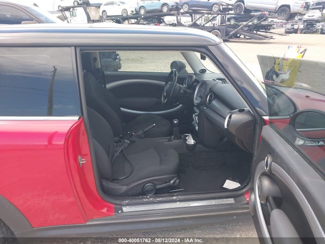 2010 MINI COOPER S WMWMF7C57ATX44661 Photo 4