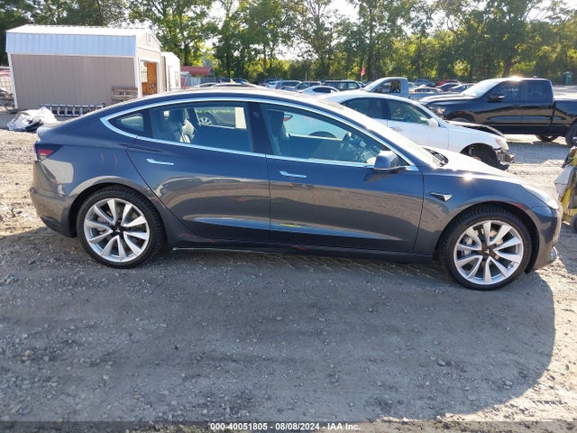 Tesla Model 3 Long Range/mid Range 2018 5YJ3E1EA8JF017718 Image 13