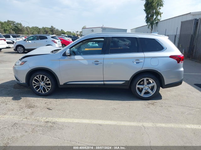 JA4AD3A33HZ052047 Mitsubishi Outlander Se/sel