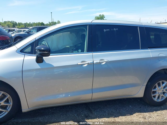 Chrysler Pacifica Touring L 2024 2C4RC1BG2RR145302 Image 14