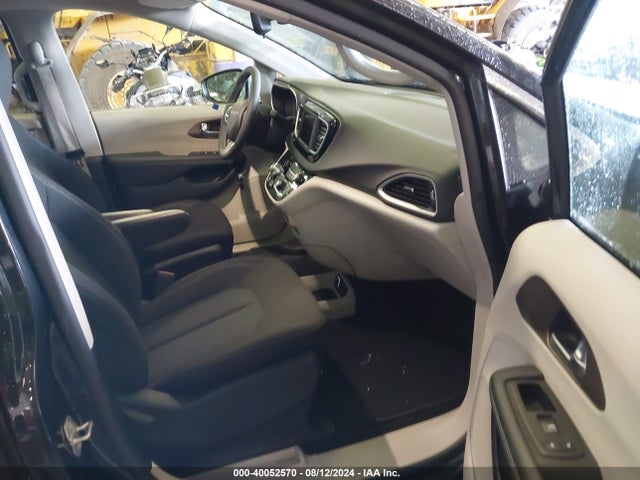 2C4RC1CG2PR597388 Chrysler Voyager Lx