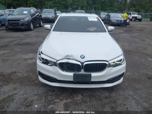 WBAJA7C38HG903822 BMW 530i Xdrive