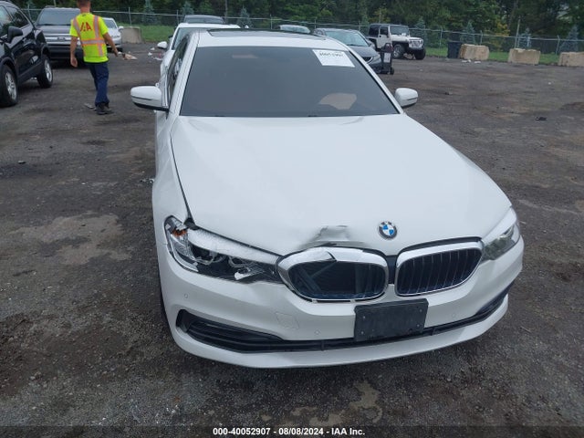 WBAJA7C38HG903822 BMW 530i Xdrive
